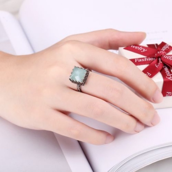 Retro Vintage Style Square Moonstone Cocktail Dome Ring Silver Tone New - Picture 2 of 7